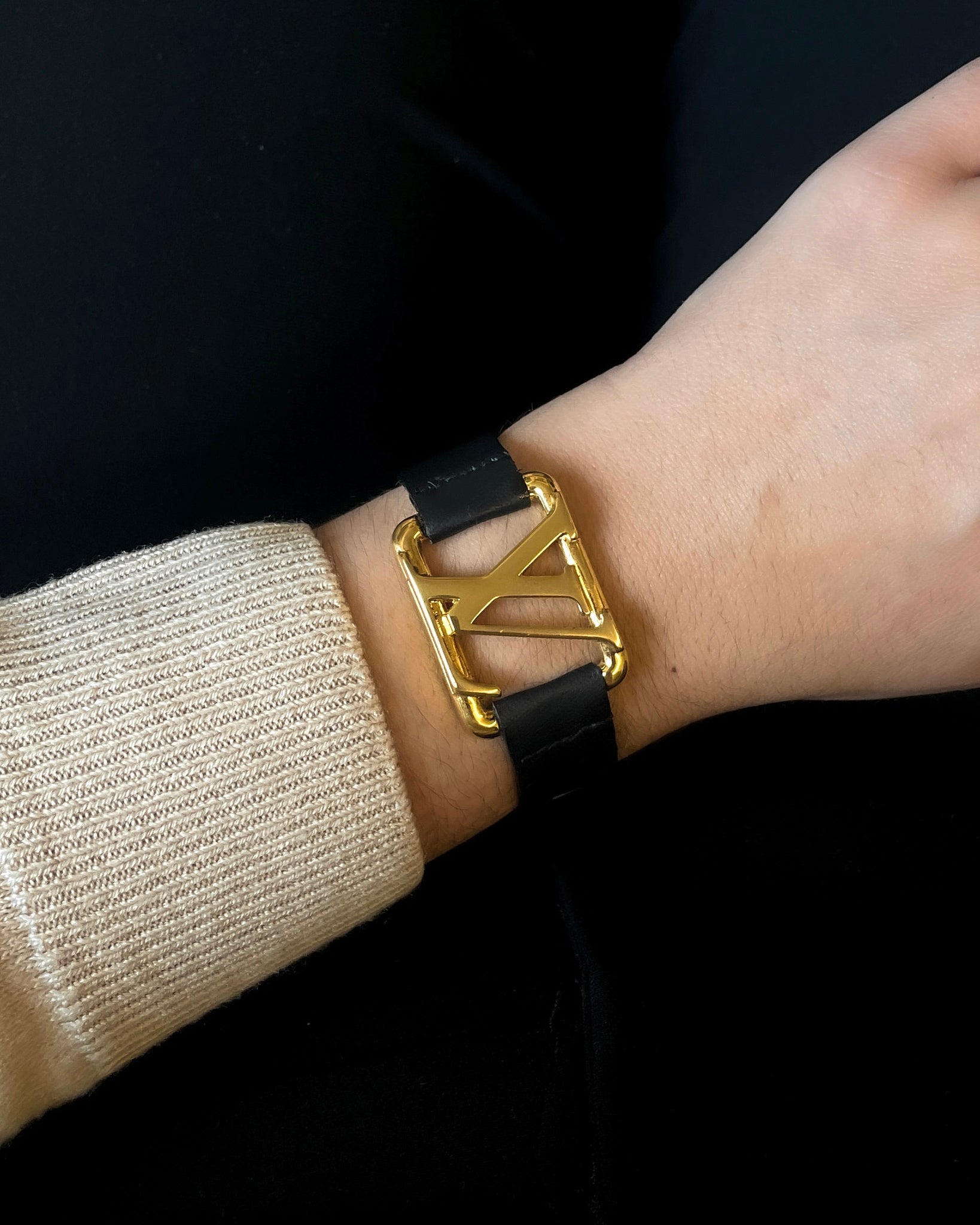 worn golden bracelet opéra
