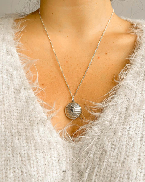 necklace iris worn